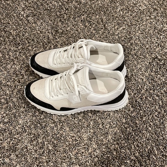 COPY - Louis Vuitton runners fits like a true 8.5 - Picture 2 of 5